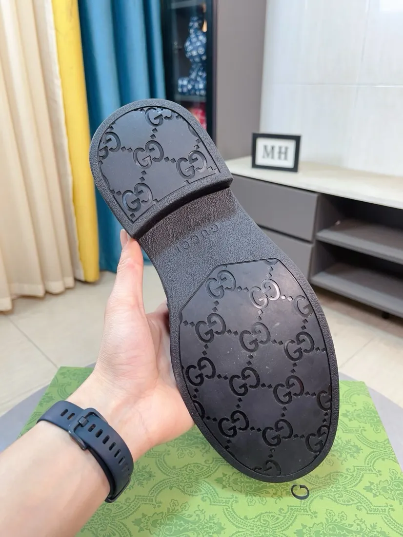 Factory price 520🌹🌹 [GUCCI Gucci] A new style of formal men's leather shoes is here ~ The original quality upper is made of cowhide imported from Italy + soft and delicate leather, comfortable and soft first-layer cowhide lining, rubber wear-resistant outsole, the shoe shape is dignified and domineering, and the luxury charm cannot be concealed! The natural and free nouveau riche leads the trend. Code number: 38-44